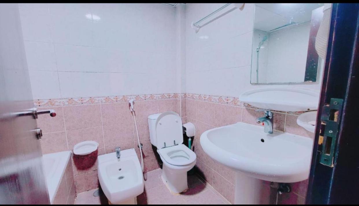 Dxb Hostel Near Adcb Metro Station Дубай Экстерьер фото